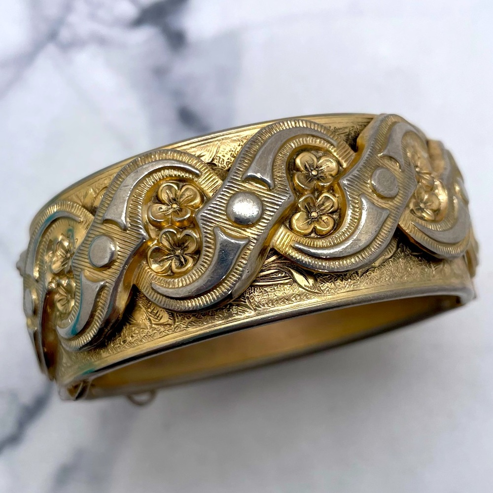 Vintage Pegasus Coro Gold Tone Hinged Floral Clamper Cuff Bracelet